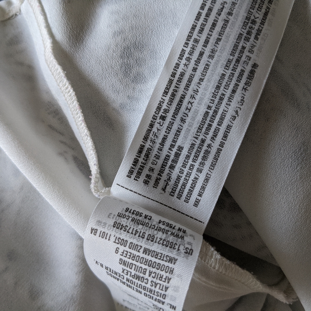 {Abercrombie & Fitch} Top Size Medium - Picture 8 of 8